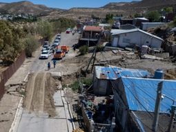 Tras la catástrofe del 18 de enero en Comodoro Rivadavia, hubo más deslizamientos y derrumbes en la zona del cerro Hermitte. Tras la catástrofe del 18 de enero en Comodoro Rivadavia, hubo más deslizamientos y derrumbes en la zona del cerro Hermitte.