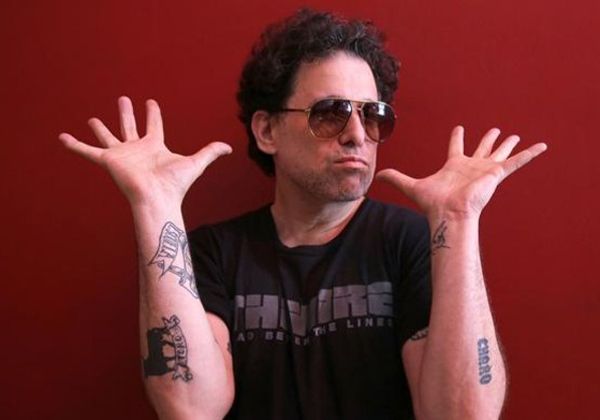 Andrés Calamaro, el prolífico músico que tuvo un breve romance con Mariana Brey. Andrés Calamaro, el prolífico músico que tuvo un breve romance con Mariana Brey.