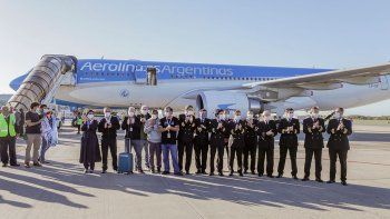 de neuquen a china: la historia de juan, el piloto del vuelo al otro lado del mundo de neuquen a china: la historia de juan, el piloto del vuelo al otro lado del mundo