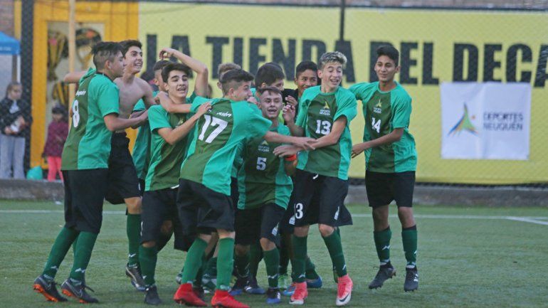 Neuquén goleó a Santa Cruz y hoy va por el título frente a Chubut.
