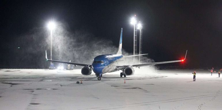 Vuelo de Aerolíneas Argentinas, en el Aeropuerto Chapelco. Vuelo de Aerolíneas Argentinas, en el Aeropuerto Chapelco.