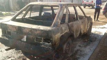 le quemaron el auto a un vecino del don bosco le quemaron el auto a un vecino del don bosco