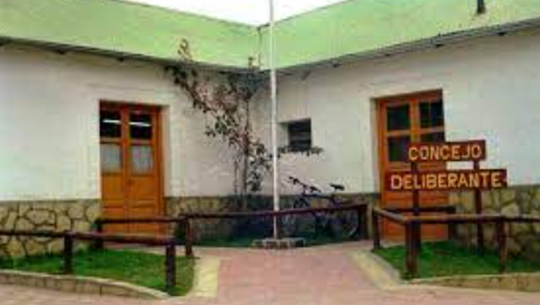 Aluminé: tras las críticas, dieron marcha atrás con los sueldos millonarios a concejales