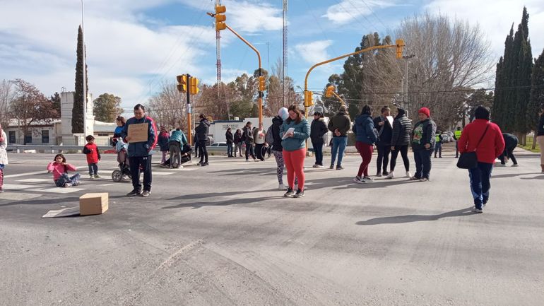 Incendio fatal: vecinos levantaron el corte de ruta
