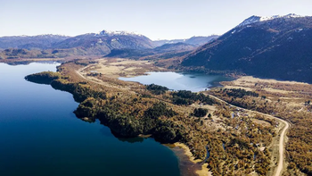La magestuosidad del lago Ñorquinco. La magestuosidad del lago Ñorquinco.