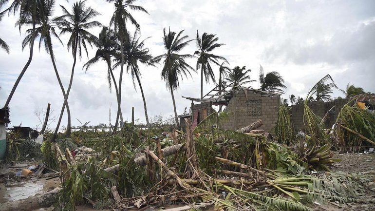 Huracán Matthew pierde fuerza tras causar casi 300 muertos en Haití