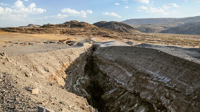África se apoya sobre una zona geológicamente activa donde la corteza terrestre se estira y se abre, un fenómeno que avanza desde Etiopía hacia el sur desde hace millones de años. | LM Neuquen África se apoya sobre una zona geológicamente activa donde la corteza terrestre se estira y se abre, un fenómeno que avanza desde Etiopía hacia el sur desde hace millones de años.