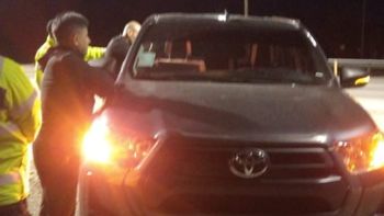 Maximiliano Perpetto, autor de los disparos y el dirigente gastronómico y de la CGT de Ushuaia, Ramón Moncho Calderón, fueron detenidos en la ruta por la policía, señalados como los responsables del ataque. Maximiliano Perpetto, autor de los disparos y el dirigente gastronómico y de la CGT de Ushuaia, Ramón Moncho Calderón, fueron detenidos en la ruta por la policía, señalados como los responsables del ataque.