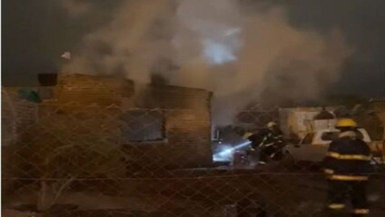 Un incendio destruyó una vivienda en Centenario / Foto&nbsp;