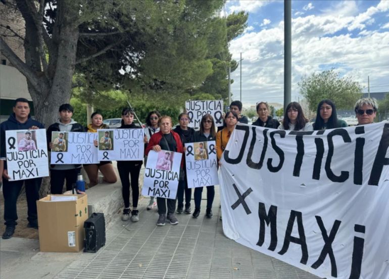 Una de las marchas en Comodoro Rivadavia para pedir justicia por Maximiliano Cifuentes. Una de las marchas en Comodoro Rivadavia para pedir justicia por Maximiliano Cifuentes.