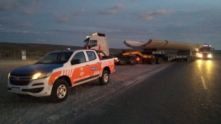 Tránsito: ¿cómo son los mega operativos para trasladar la estructura del Parque Eólico de Bajada Colorada?