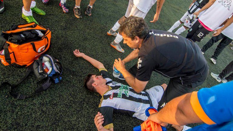 Deportivo Roca y Cipolletti empataron con incidentes al finalizar el encuentro.