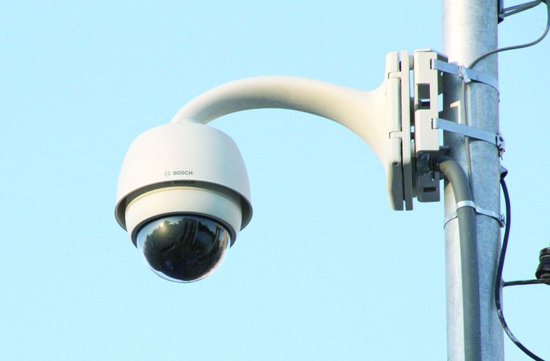 Cámara domo que podría haber captado el intento de secuestro en Centenario. Cámara domo que podría haber captado el intento de secuestro en Centenario.