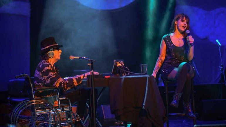 Charly García aprovechó el show para cantar Eiti Leda con Cantilo.