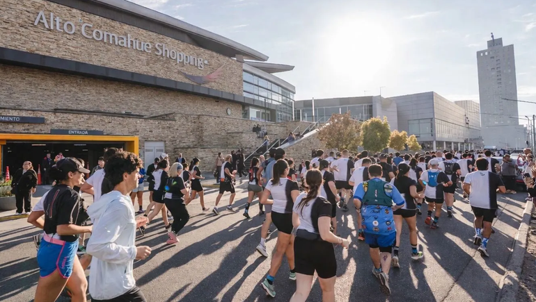 Más de 600 corredores participaron de RUN X-PERIENCE en Alto Comahue Shopping