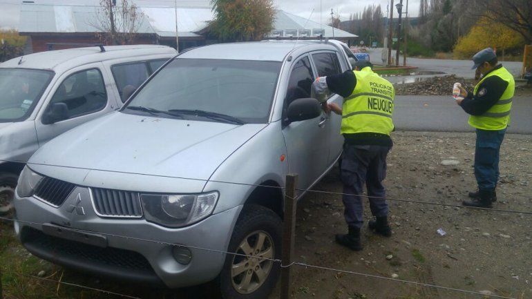 Multaron a un intendente porque iba en una camioneta sin patente y sin papeles