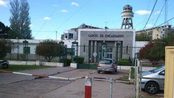 detienen al jefe del penal de la plata por la muerte de un recluso