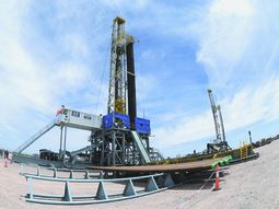 La ley ómnibus plantea cambios radicales en la legislación petrolera. La ley ómnibus plantea cambios radicales en la legislación petrolera.