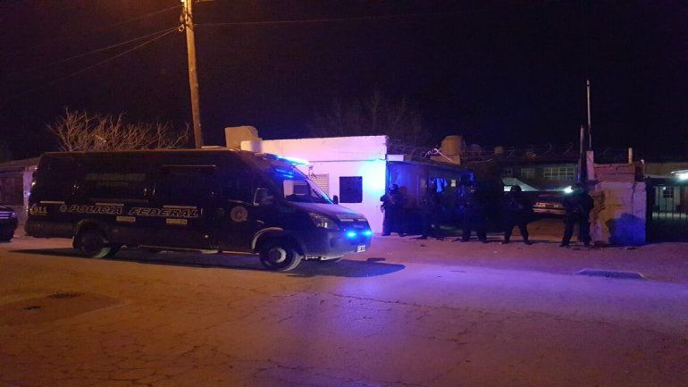 Cutral Co: secuestran cocaína y 50 mil pesos tras allanar un kiosco narco