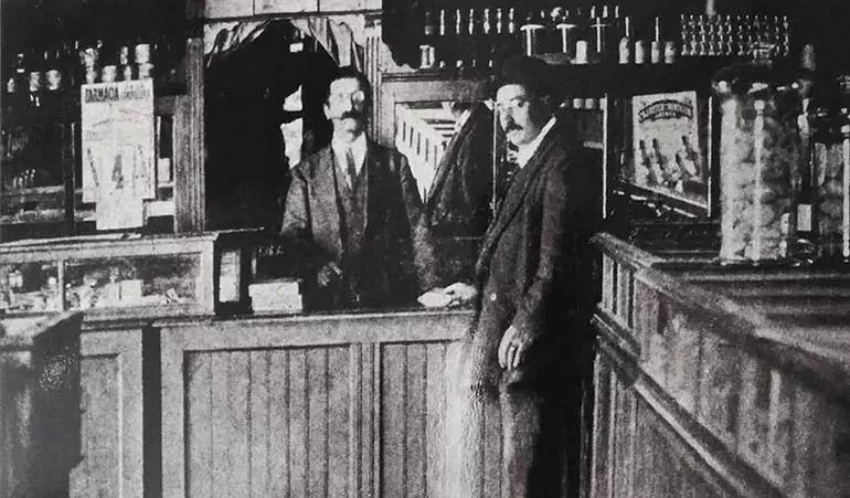 La farmacia Cordillera, a principios del siglo pasado. La farmacia Cordillera, a principios del siglo pasado.