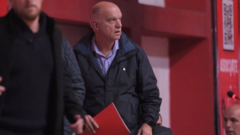 Batalla campal en el estadio de Avellaneda: Grindetti responsabiliza a los hinchas de la U de Chile