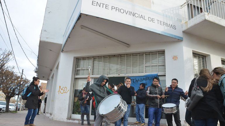 Trabajadores de Termas reclaman tener trabajo todo el año