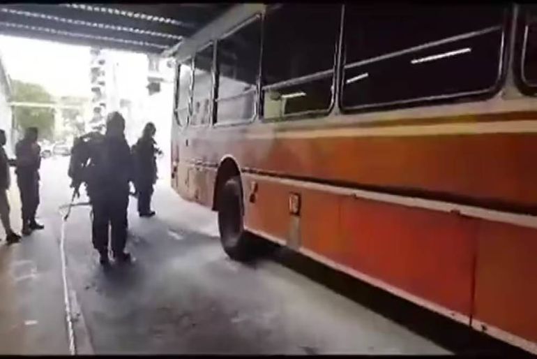 Se incendió un micro escolar en Balvanera. No hay heridos. Se incendió un micro escolar en Balvanera. No hay heridos.