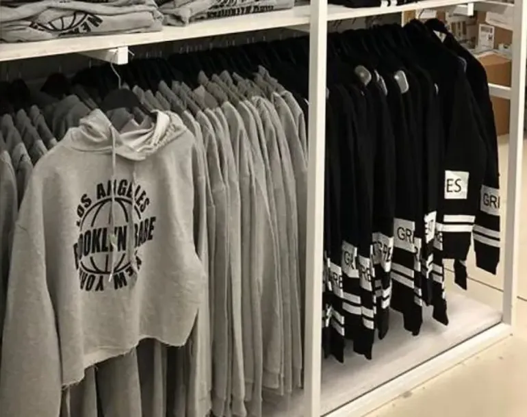 Coto puso a la venta indumentaria de H&M en seis de sus sucursales de la Ciudad y la Provincia de Buenos Aires. Coto puso a la venta indumentaria de H&M en seis de sus sucursales de la Ciudad y la Provincia de Buenos Aires.