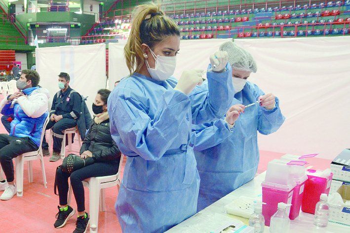 El nuevo arribo de vacunas lo dio a conocer ayer el gobernador Omar Gutiérrez.