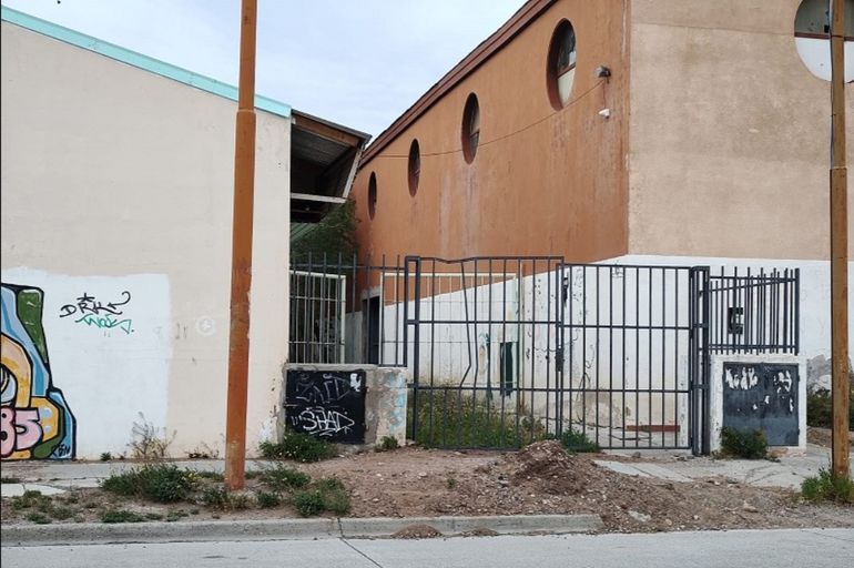 El incidente generó algunas quejas por el abandono del gimnasio escolar, para el que habían prometido arreglos que nunca se hicieron. El incidente generó algunas quejas por el abandono del gimnasio escolar, para el que habían prometido arreglos que nunca se hicieron.
