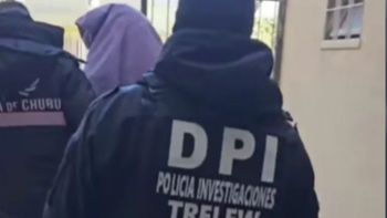 Por el presunto apriete narco, la policía de Trelew detuvo a una pareja y a un tercer sospechoso. Después se entregó un expolicía que también había sido señalado por la víctima. Por el presunto apriete narco, la policía de Trelew detuvo a una pareja y a un tercer sospechoso. Después se entregó un expolicía que también había sido señalado por la víctima.