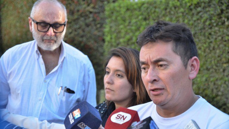Los familiares volvieron a apuntar contra el fiscal que ignoró la denuncia de Karina