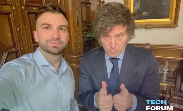 Mauricio Novelli y Javier Milei en la Casa Rosada.