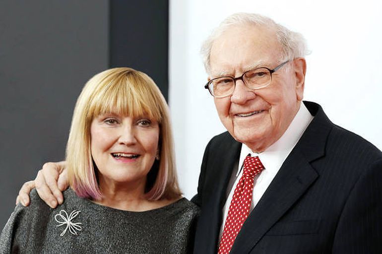Susan Buffett con su padre, en un evento artístico. Susan Buffett con su padre, en un evento artístico.