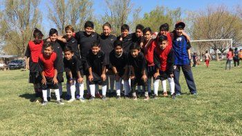 campana para que ninos no jueguen al futbol descalzos campana para que ninos no jueguen al futbol descalzos