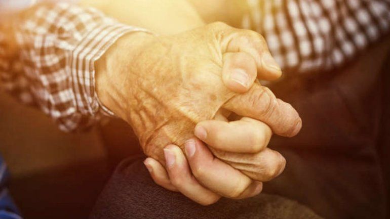 Twitter: mirá el emotivo mensaje que un anciano dedica a su mujer