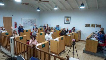 Toma evita plottier. concejo deliberante