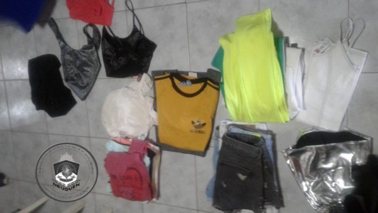 Robaron ropa de un local y atraparon a una mujer por venderla en Facebook
