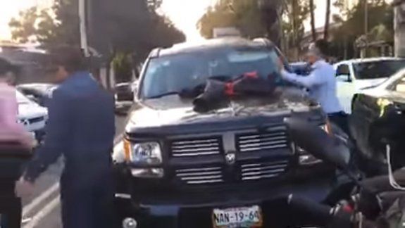 Así reaccionó al descubrir que su esposa le era infiel
