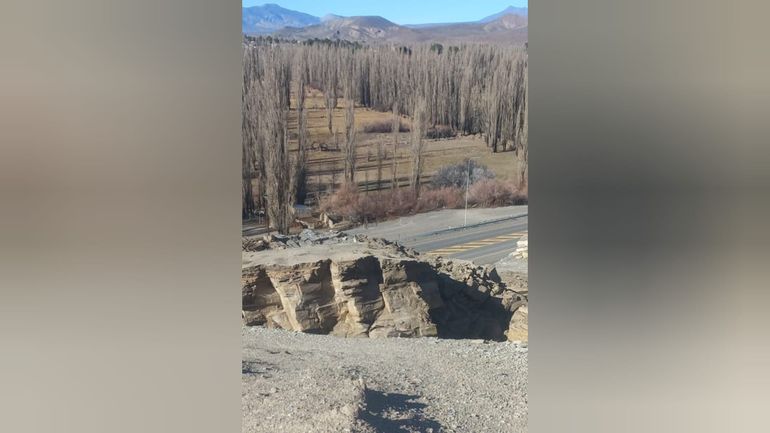 Tras el derrumbe del cerro, la ruta alternativa será un brazo del río