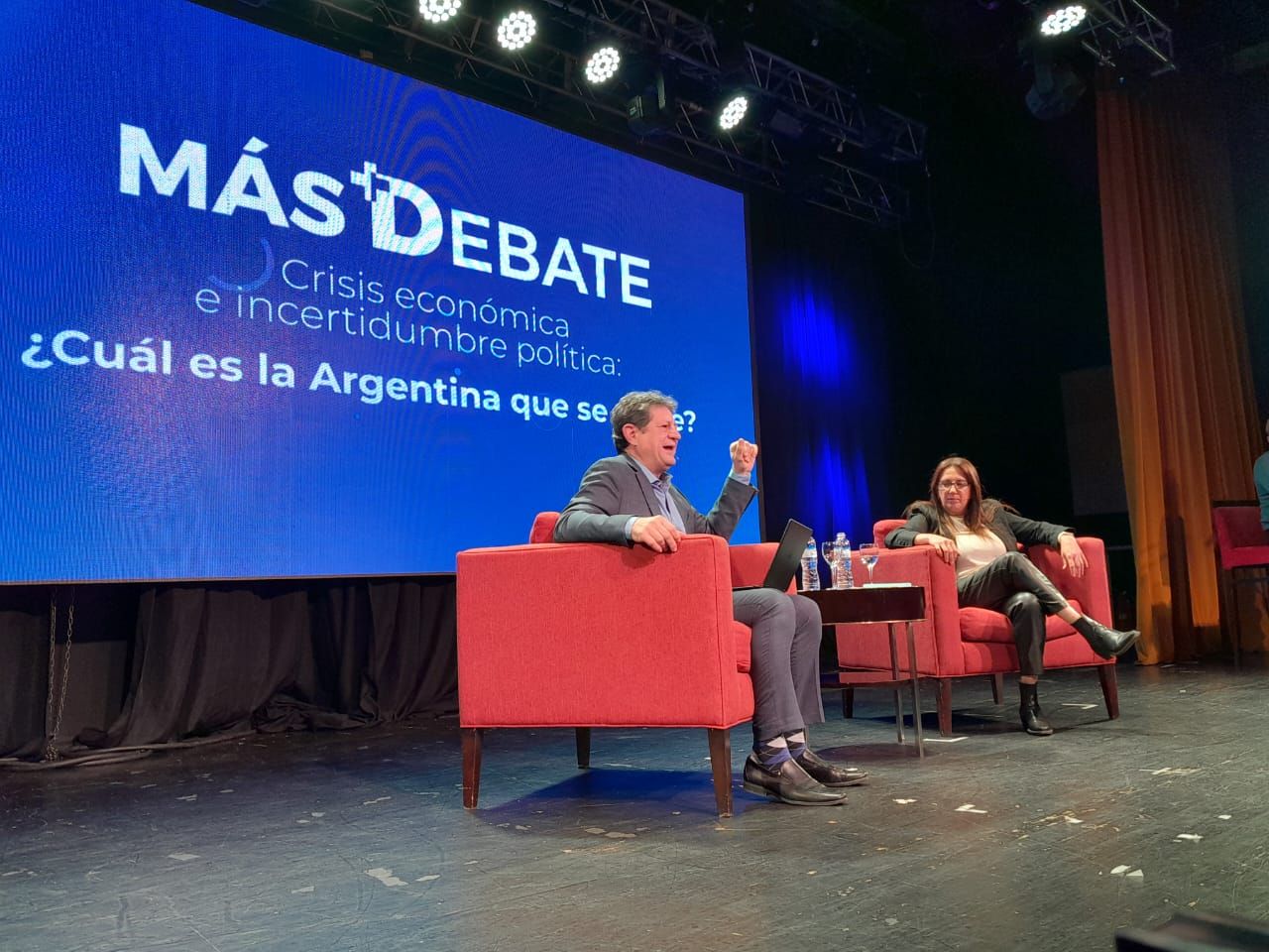Levy Yeyati: El dólar oficial está muy barato y el blue muy caro