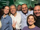 Rolando Figueroa, con dirigentes del peronismo que integran Comunidad.