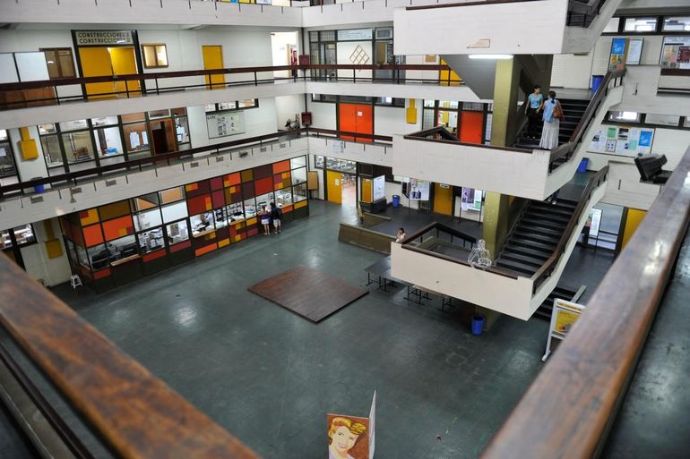  El ranking analiza principalmente la participación de la facultad a través de proyectos y su rendimiento en términos de menciones y premios