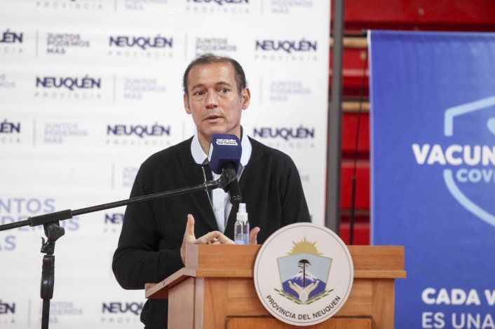 Gutiérrez anunció que se vacunará a estudiantes neuquinos en otras provincias