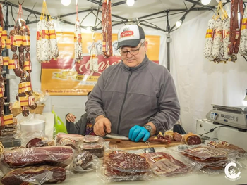 De carnicero a emprendedor: El salto al salame de guanaco. Foto: Facebook Pedro García. De carnicero a emprendedor: El salto al salame de guanaco. Foto: Facebook Pedro García.