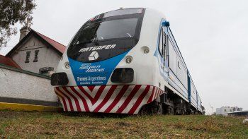 un camion choco el puente ferroviario y no hay tren un camion choco el puente ferroviario y no hay tren