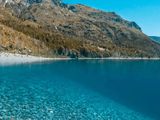 El espejo de agua que cautiva por sus aguas cristalinas en la Patagonia Argentina.