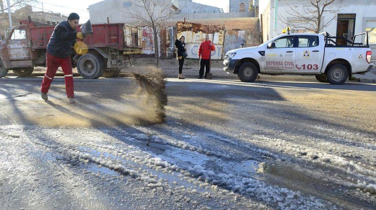 Madrugadas bajo cero: alertaron sobre 40 esquinas peligrosas por la formación de hielo