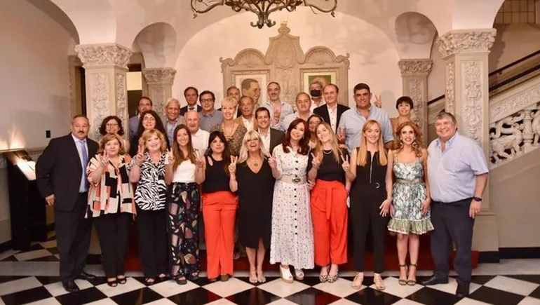 Bloque oficialista del Senado presentó un proyecto para pagar la deuda con dinero fugado al exterior