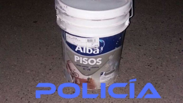 El tarro de pintura fue restituido a la institución.